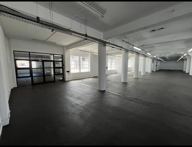 530M² WAREHOUSE TO LET IN PAARDEN EILAND